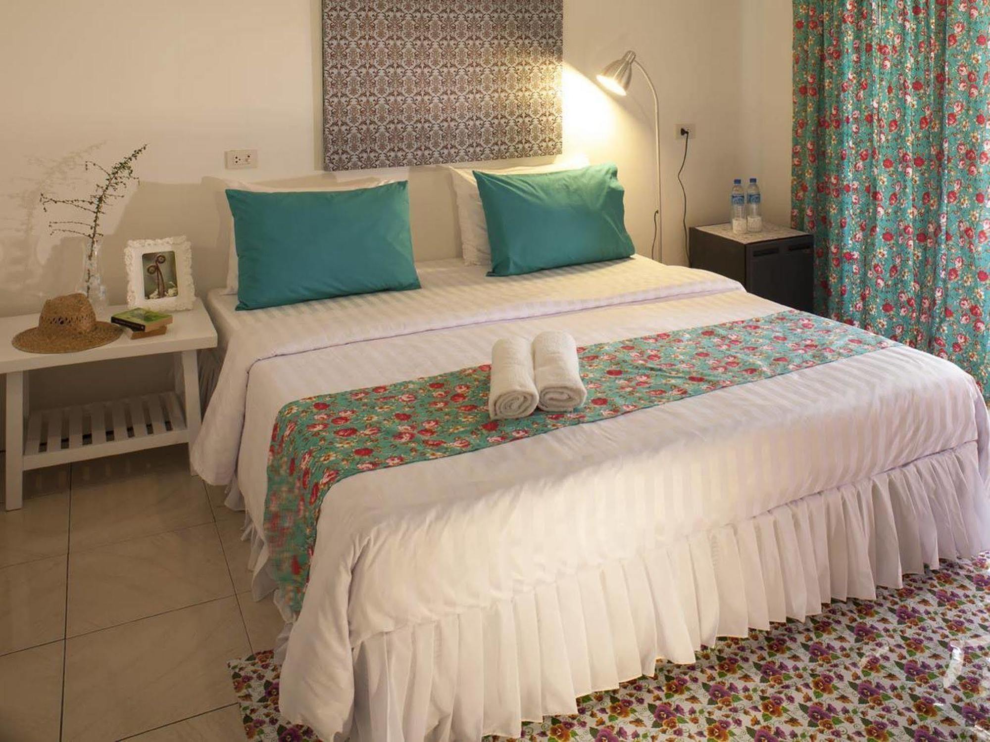 Bed and Breakfast Les Fleurs House Khao Lak Exterior foto